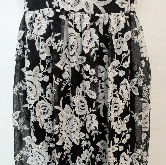 David Meister Elegant Black and White Floral Maxi Dress - Picture 7 of 10